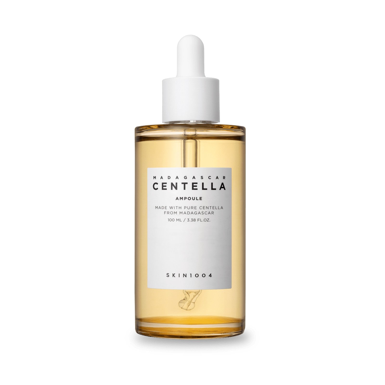 Frasco de vidro âmbar da ampola SKIN1004 com conta-gotas branco, fundo branco, rótulo legível.