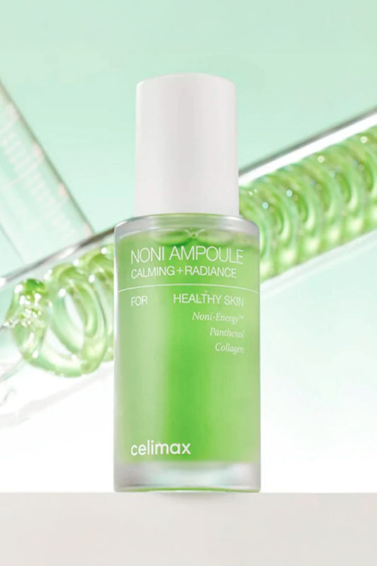Frasco de vidro fosco verde da ampola Noni da Celimax, com tampa branca, sobre fundo verde claro.
