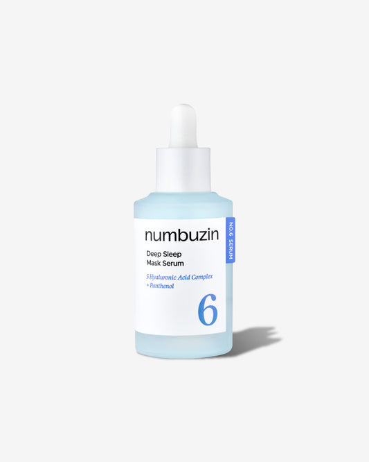 Frasco de vidro azul claro com conta-gotas do serum facial noturno da linha No.6 da numbuzin, fundo cinza claro.