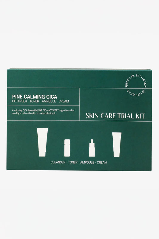 Caixa verde do kit Round Lab Pine Calming Cica, vista frontal, fundo branco.